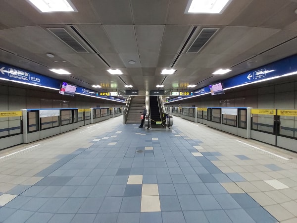 Taipei MRT platform