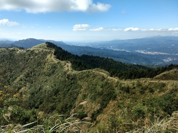 Long trail on the ridge line