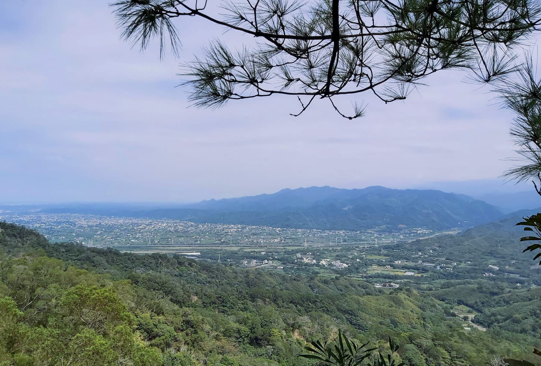 View from Sanyi Tongluo ridge