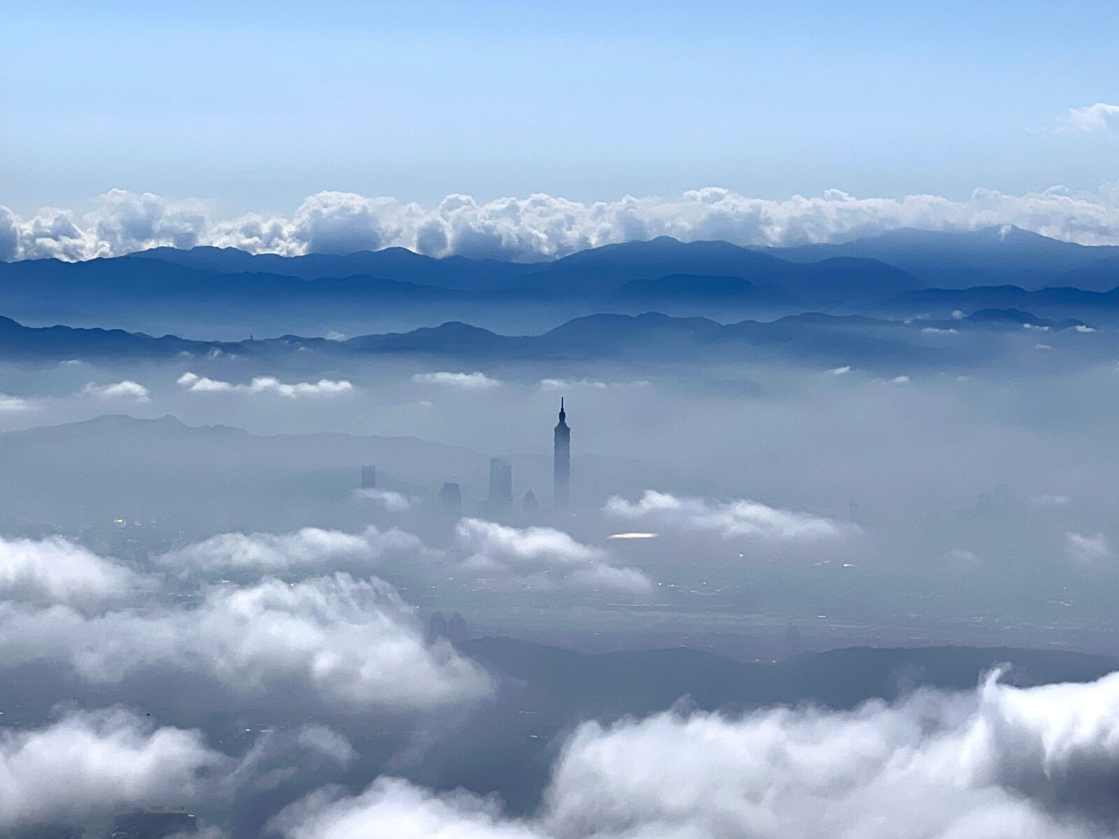 Datunshan Multi-Peak Trail at Yangmingshan